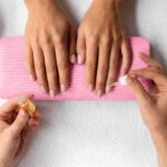 Alas meja manikur kertas pakai buang untuk salon kuku, alas penyerap sekali guna